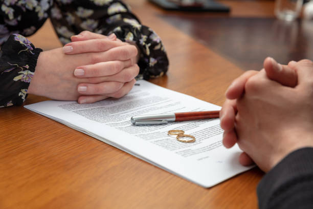 Spousal Support - couple sign on an agreement